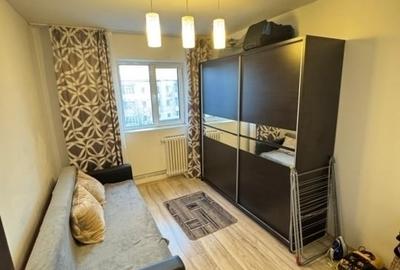 Alexandru - Zimbru - 2 camere decomandat - mobilat - etaj intermediar - 2