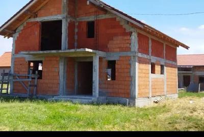 Casă cu 3 camere cu Teren 656 Mp în Izvin - 5