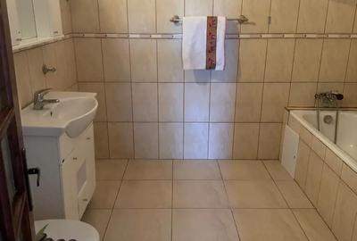 Casă cu 5 camere în Lidia