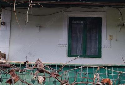 Casă cu 2 camere cu Teren 3252 Mp în Budești - 3