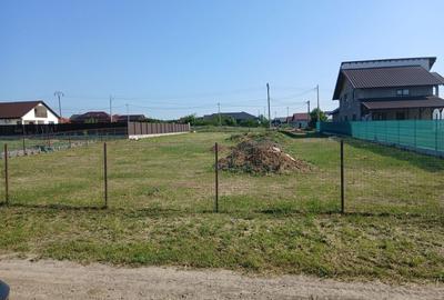 Teren de 700 mp, în Braniștea - 1