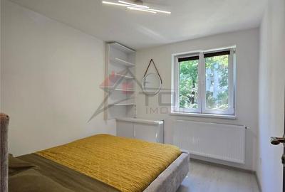 Apartament cu 3 camere semidecomandat în Podu Roș