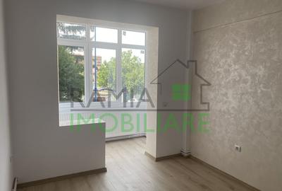 Apartament cu 4 camere decomandat în Tractorul - 1