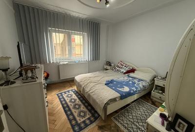 Apartament cu 3 camere decomandat, mobilat în Lipovei - 2