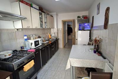 Apartament cu 3 camere în Traian - 4
