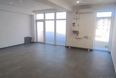 Spațiu comercial, de 40 mp, în Central - 8