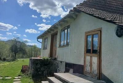 Casă cu 2 camere cu Teren 1440 Mp în Central - 2