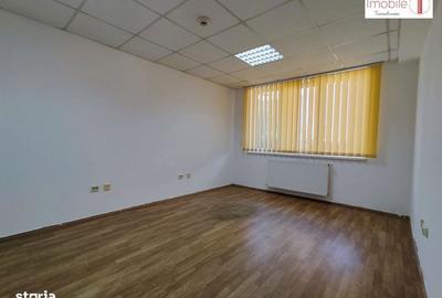 Spațiu comercial, de 40 mp, în Plopilor