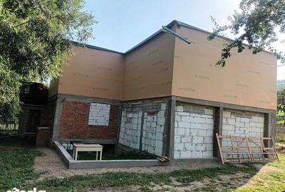 Casă cu 4 camere cu Teren 260 Mp în Boteni - 2