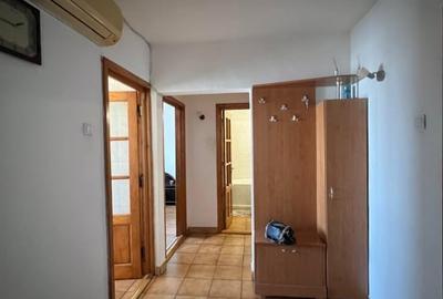 Apartament cu 2 camere decomandat, mobilat în Casa de Cultură