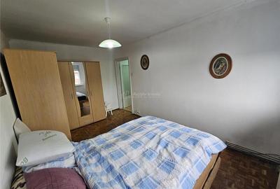 Apartament cu 3 camere decomandat în Micro II - 12