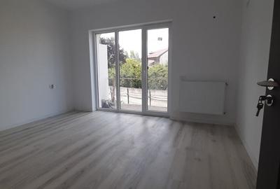 Apartament cu 3 camere semidecomandat în Militari