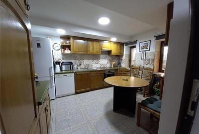 CENTRAL - 3 CAM - DECOMANDAT - 2BAI - RENOVAT - ZONA DEOSEBITA- - 3