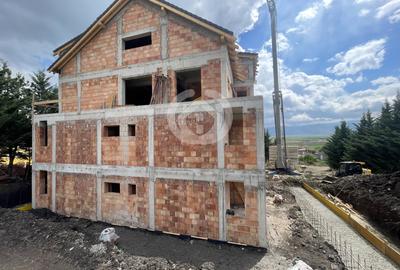 Apartament cu 3 camere decomandat în Cristian - 1