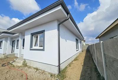 Casă cu Teren 290 Mp în Moșnița Veche - 1