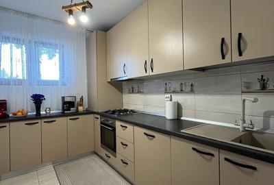 Apartament modern cu 3 camere - mobilat - parcare inclusa - Str. Acvilei