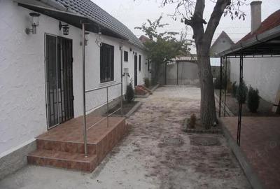 Casă cu Teren 590 Mp în Central - 2