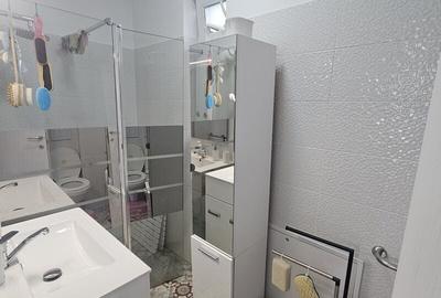 Casă individuală cu 5 camere cu Canalizare în Central - 1