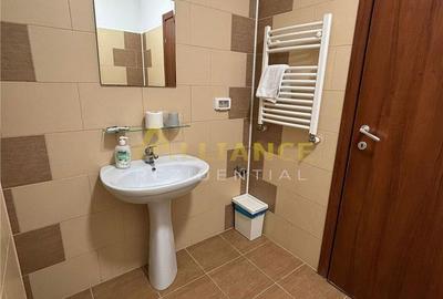 Apartament cu 2 camere, mobilat în Central