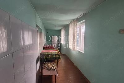 Vanzare casa, situata in ora? Tismana, strada Manastirii - 9