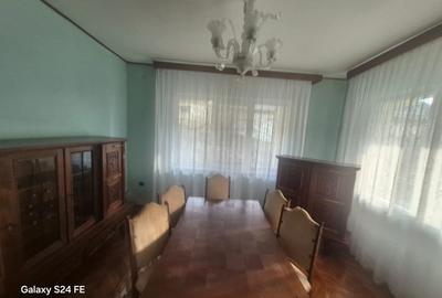 Casă cu 6 camere cu Canalizare în Exterior Est - 6