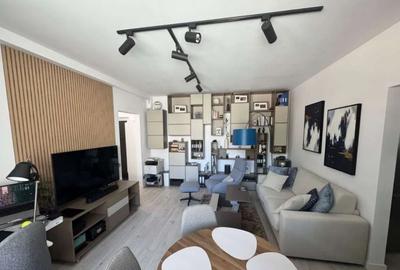 Apartament cu 2 camere semidecomandat, mobilat în Decebal