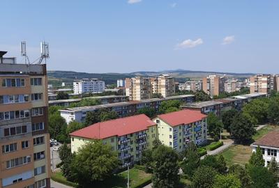 Apartament cu 2 camere decomandat în Micro 4 - 4