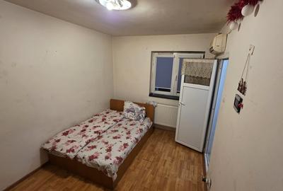 Garsonieră în Titan - 2