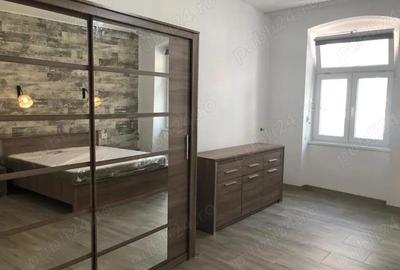 Centrul Istoric - Poarta Schei, garsoniera spa?ioasa. - 18