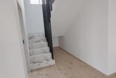Casă cu 5 camere cu Teren 306 Mp în Malu Mare - 6