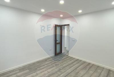 Apartament cu 2 camere de vanzare complet renovat in Tiglina 1 - 8