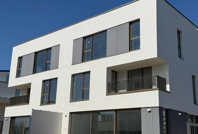 Casă cu 5 camere în Băneasa