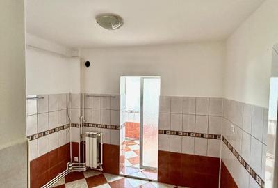 Apartament cu 3 camere decomandat în Siderurgiștilor