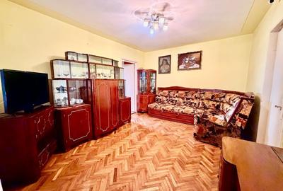 Apartament cu 3 camere semidecomandat în Central