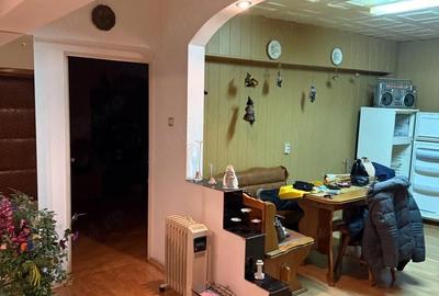 Apartament cu 4 camere decomandat în Central - 2