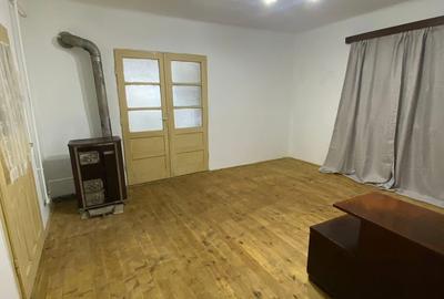 Casă cu 3 camere în Adămuș