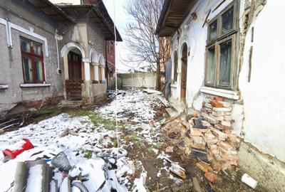 Casă cu 4 camere cu Teren 287 Mp în Democrației - 1