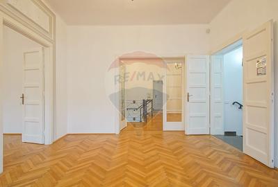 Spațiu comercial, de 123.69999694824 mp, în 15 Noiembrie - 13