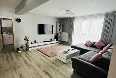 Apartament cu 3 camere decomandat în Carrefour