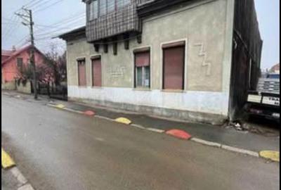 Casă cu 4 camere în Central - 1