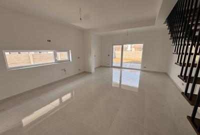 Duplex cu 4 camere cu Canalizare în Moșnița Nouă - 2