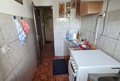 Zona Orizont - 3 camere semidecomandat/balcon/mobilat/centrala/ etaj 2 - 9