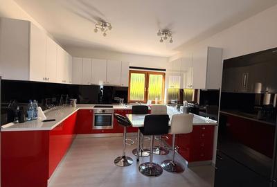 Casă cu 4 camere în Central - 2