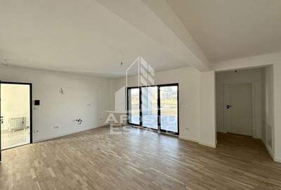 Apartament cu 3 camere semidecomandat în Aradului