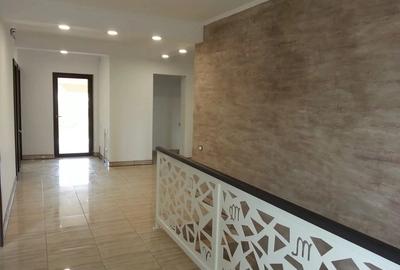 Casă cu 5 camere cu Teren 336 Mp în Central - 8