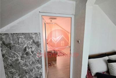 Casă cu 3 camere cu Canalizare în Central - 2