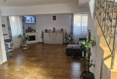 Casă cu 5 camere cu Teren 151 Mp în Central - 2