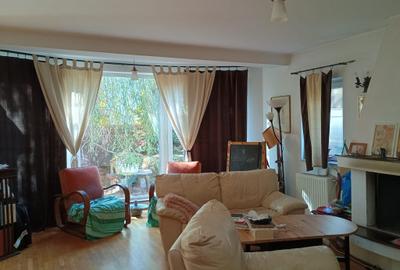 Vânzare casă P+1E+ M – 4 dormitoare | 3 băi | living spațios | curte proprie