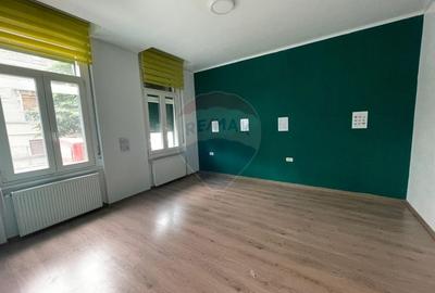 Casa / Spatiu comercial cu 6 camere de inchiriat in zona centrala - 4