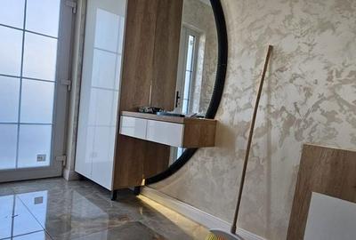 Casă cu 4 camere cu Teren 300 Mp în Central - 1